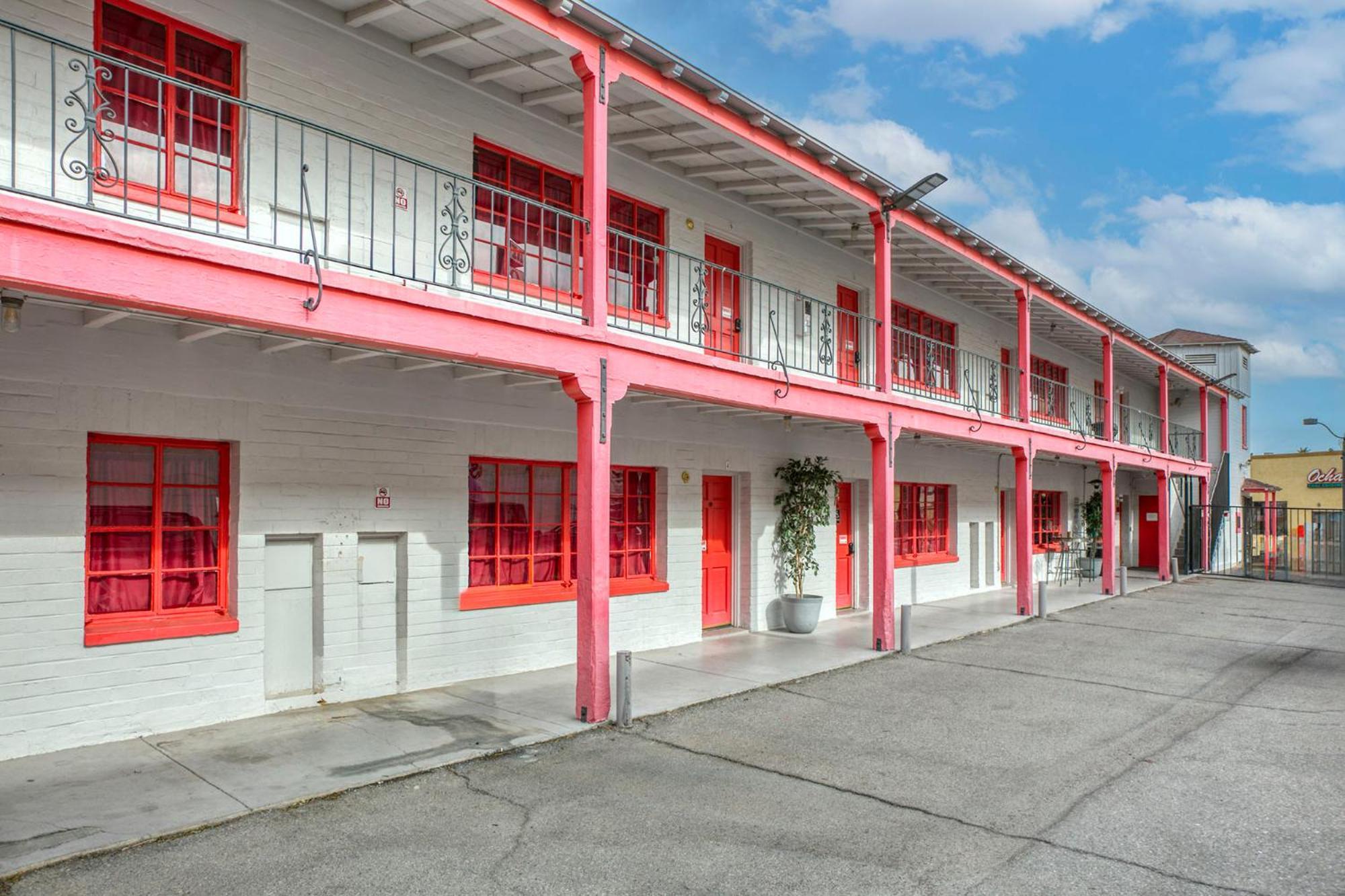 Sin City Hostel Las Vegas Exterior photo