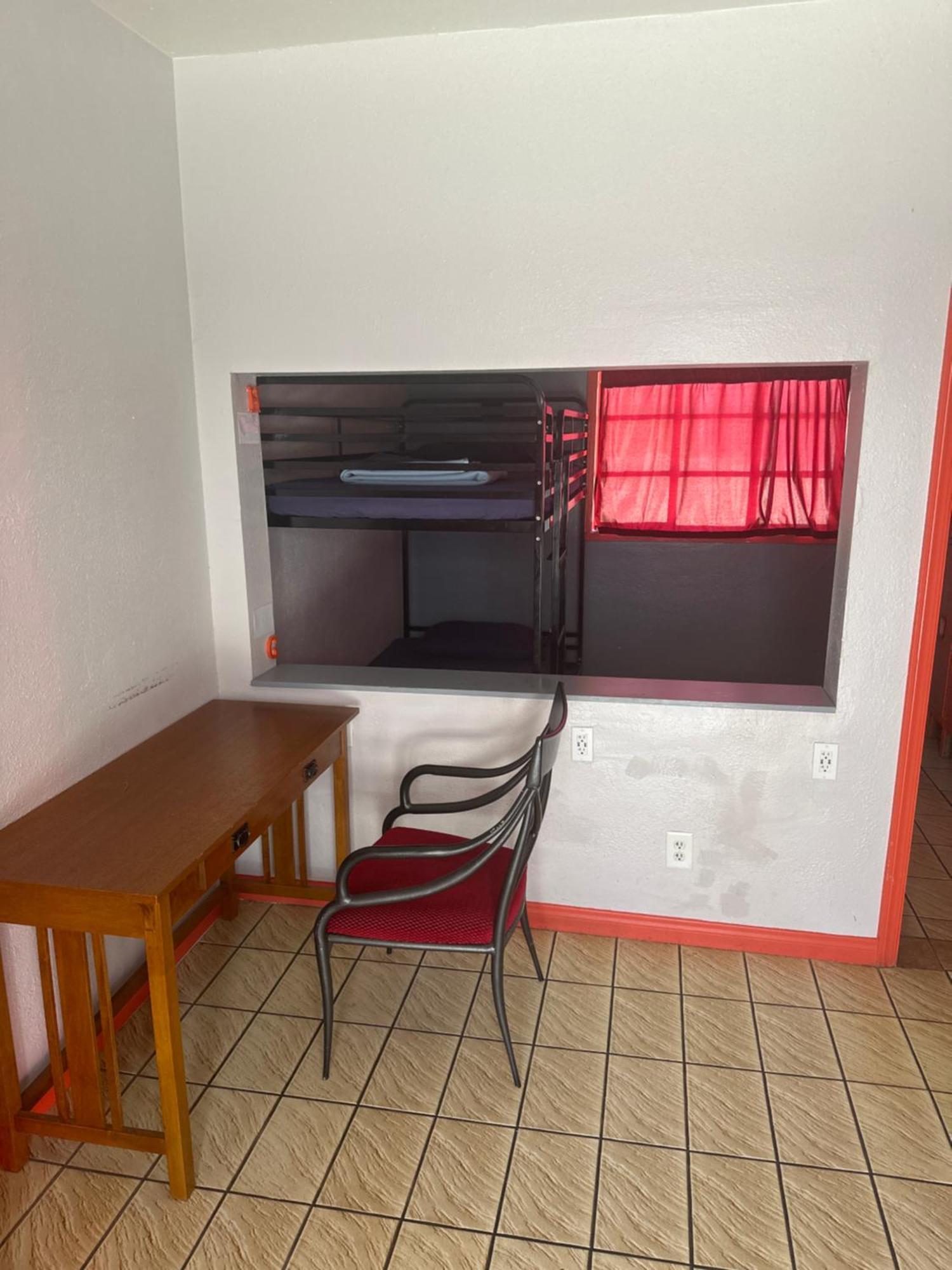 Sin City Hostel Las Vegas Exterior photo
