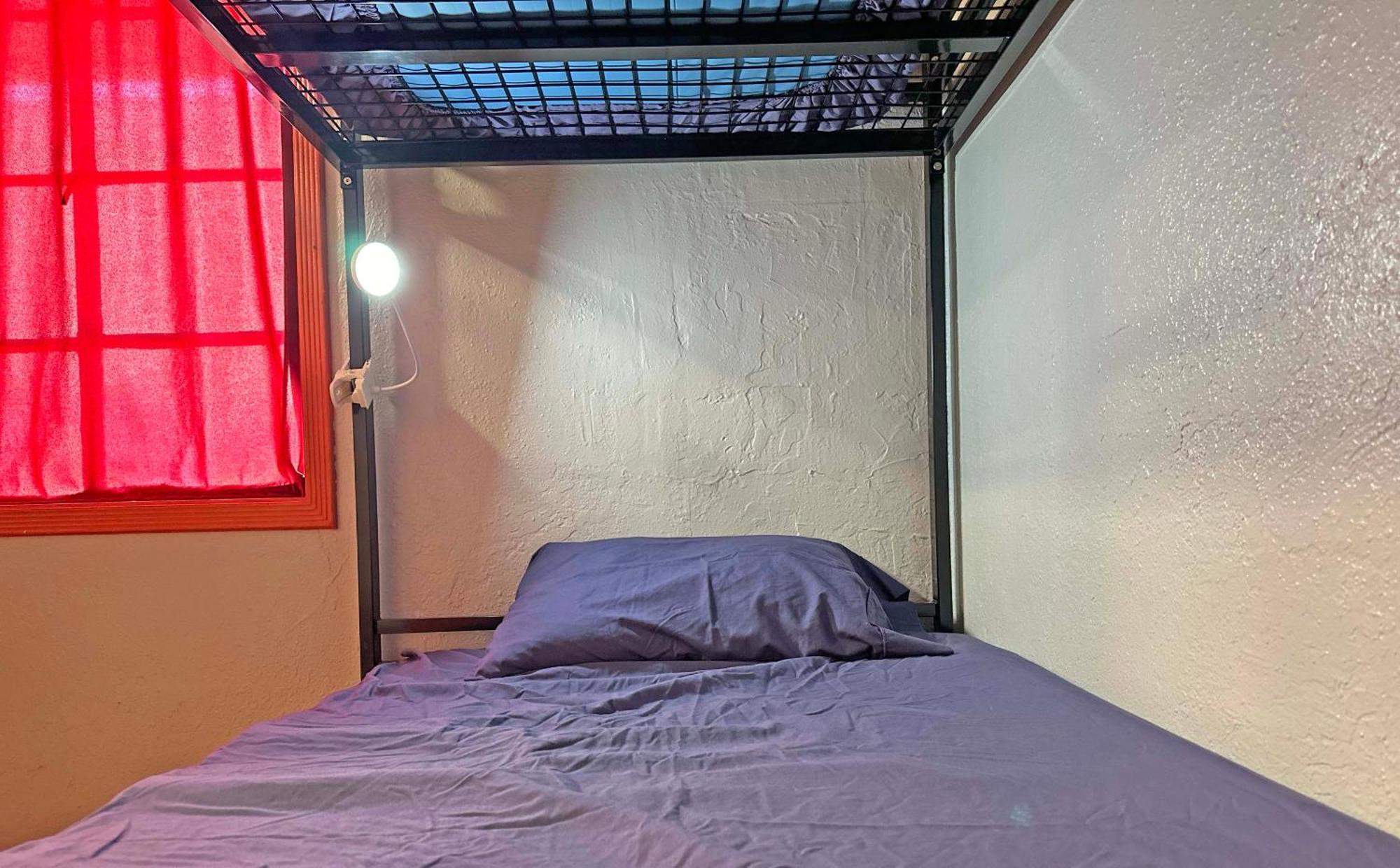Sin City Hostel Las Vegas Exterior photo