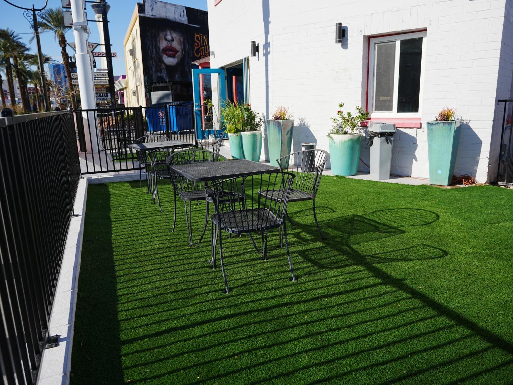 Sin City Hostel Las Vegas Exterior photo