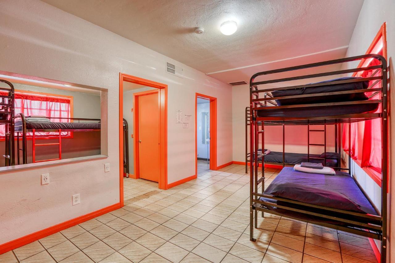 Sin City Hostel Las Vegas Exterior photo