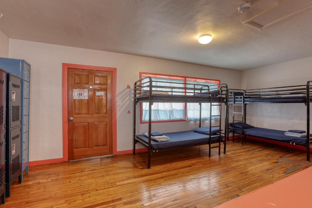 Sin City Hostel Las Vegas Exterior photo