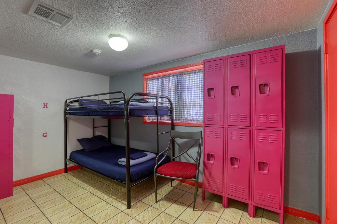Sin City Hostel Las Vegas Exterior photo